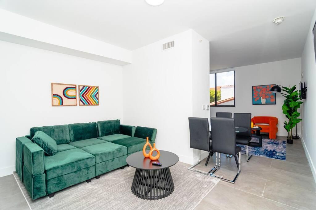 Apartment King Bed Brand New Oasis Minutes To Brickell Miami
