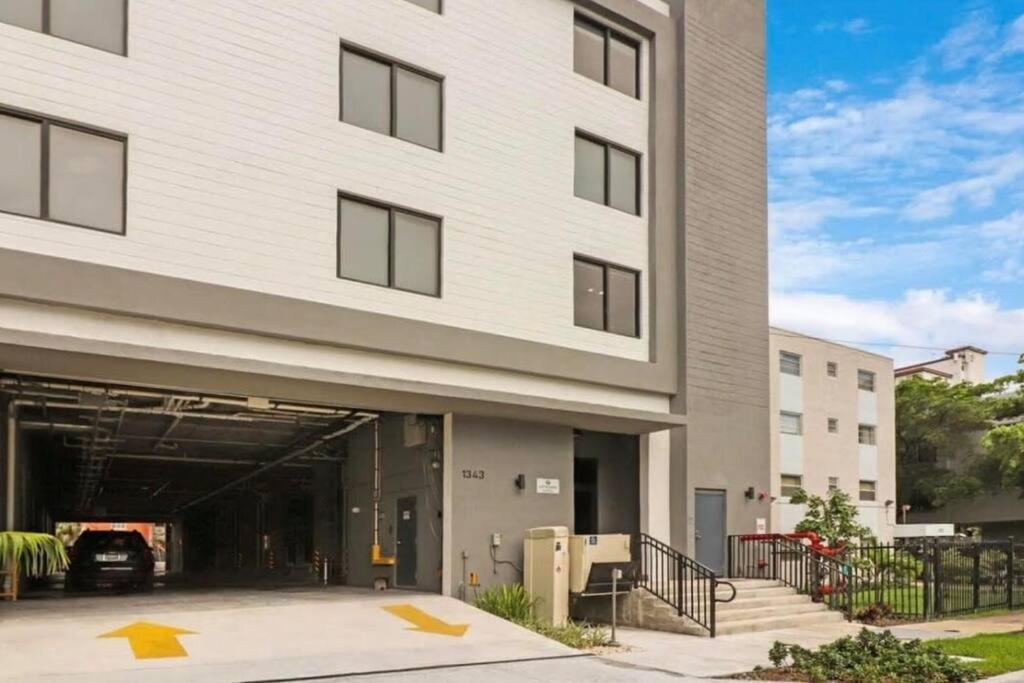 King Bed Brand New Oasis Minutes To Brickell Miami