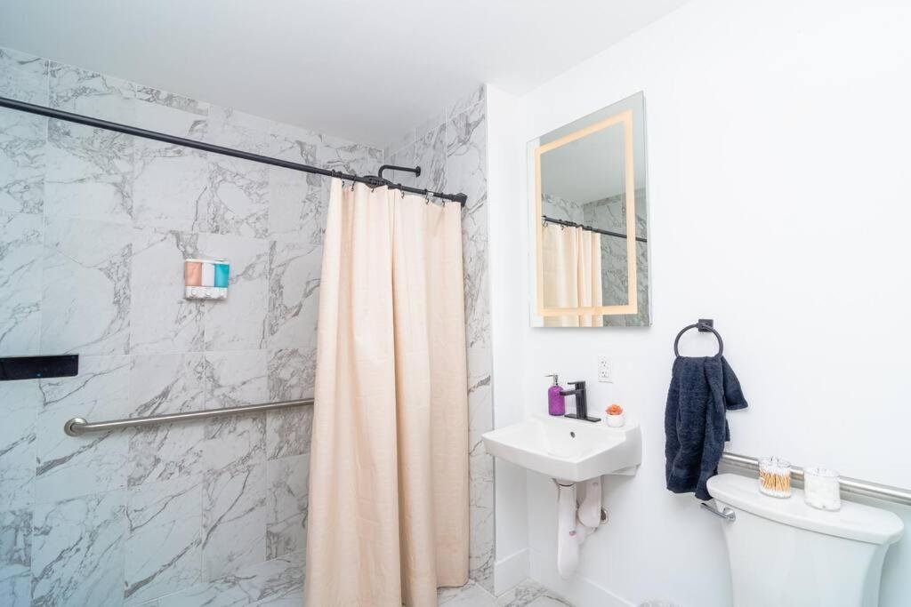 King Bed Brand New Oasis Minutes To Brickell Apartment Miami